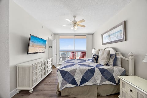 Majestic Resort! Newly Updated Beachfront 3BR Condo