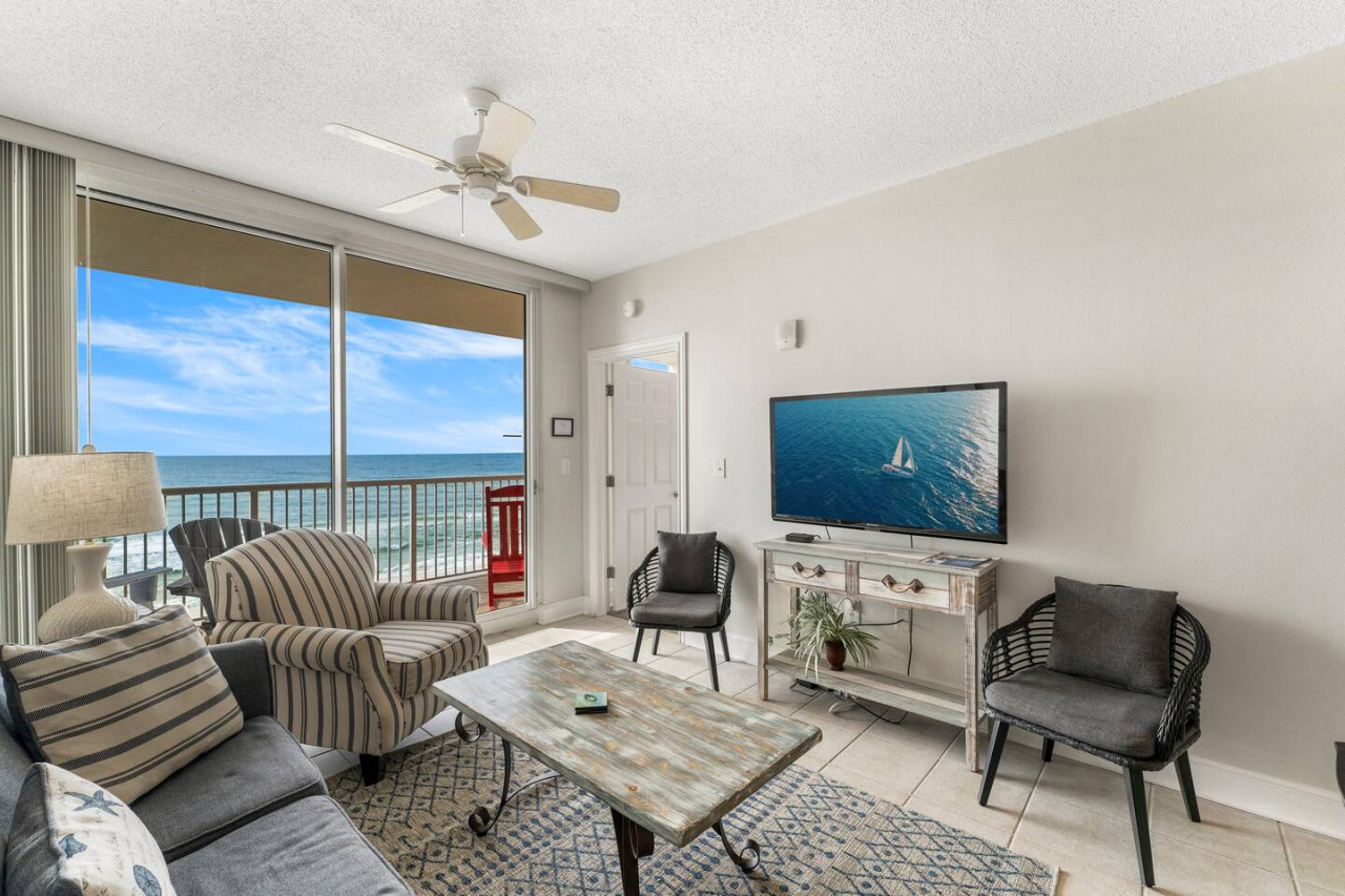modern-3-br-beachfront-condo!-amenities-galore!/