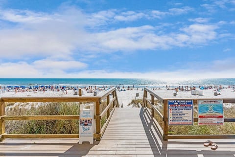 Majestic Resort! Newly Updated Beachfront 3BR Condo