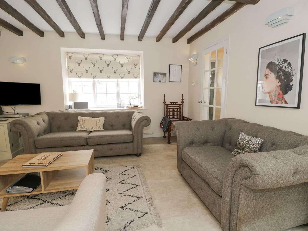 pet-friendly-stay-near-ruthin-castle-with-parking/