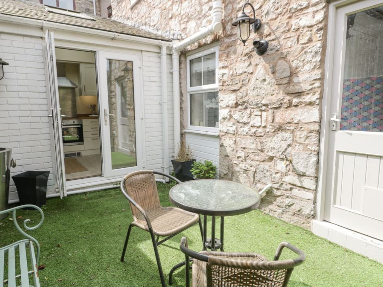 pet-friendly-stay-near-ruthin-castle-with-parking/