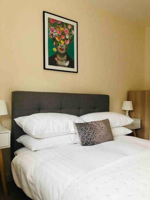 Pet-Friendly Cottage Near Castle | Sleeps 5