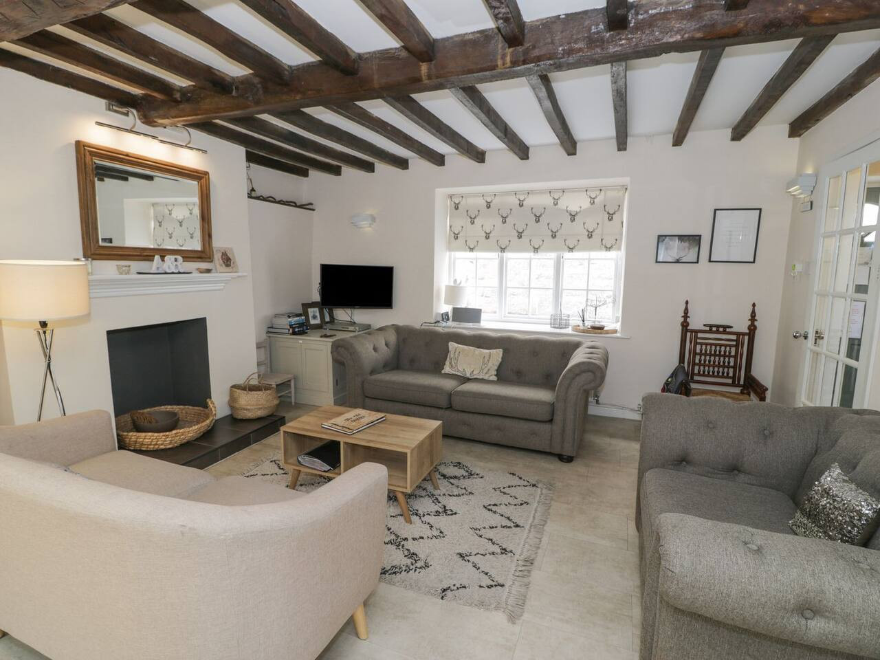 pet-friendly-stay-near-ruthin-castle-with-parking/