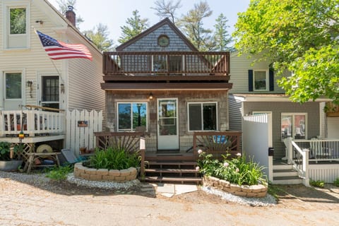 Charming Beach House w/ Ocean Views & Deck