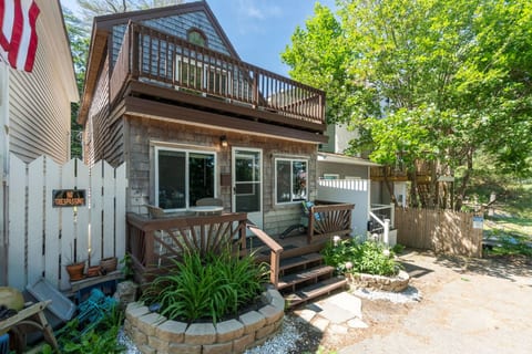Charming Beach House w/ Ocean Views & Deck