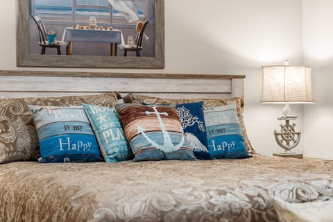 Beachfront Retreat: Family-Friendly 1-Bedroom Getaway