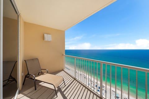 Beachfront Retreat: Family-Friendly 1-Bedroom Getaway