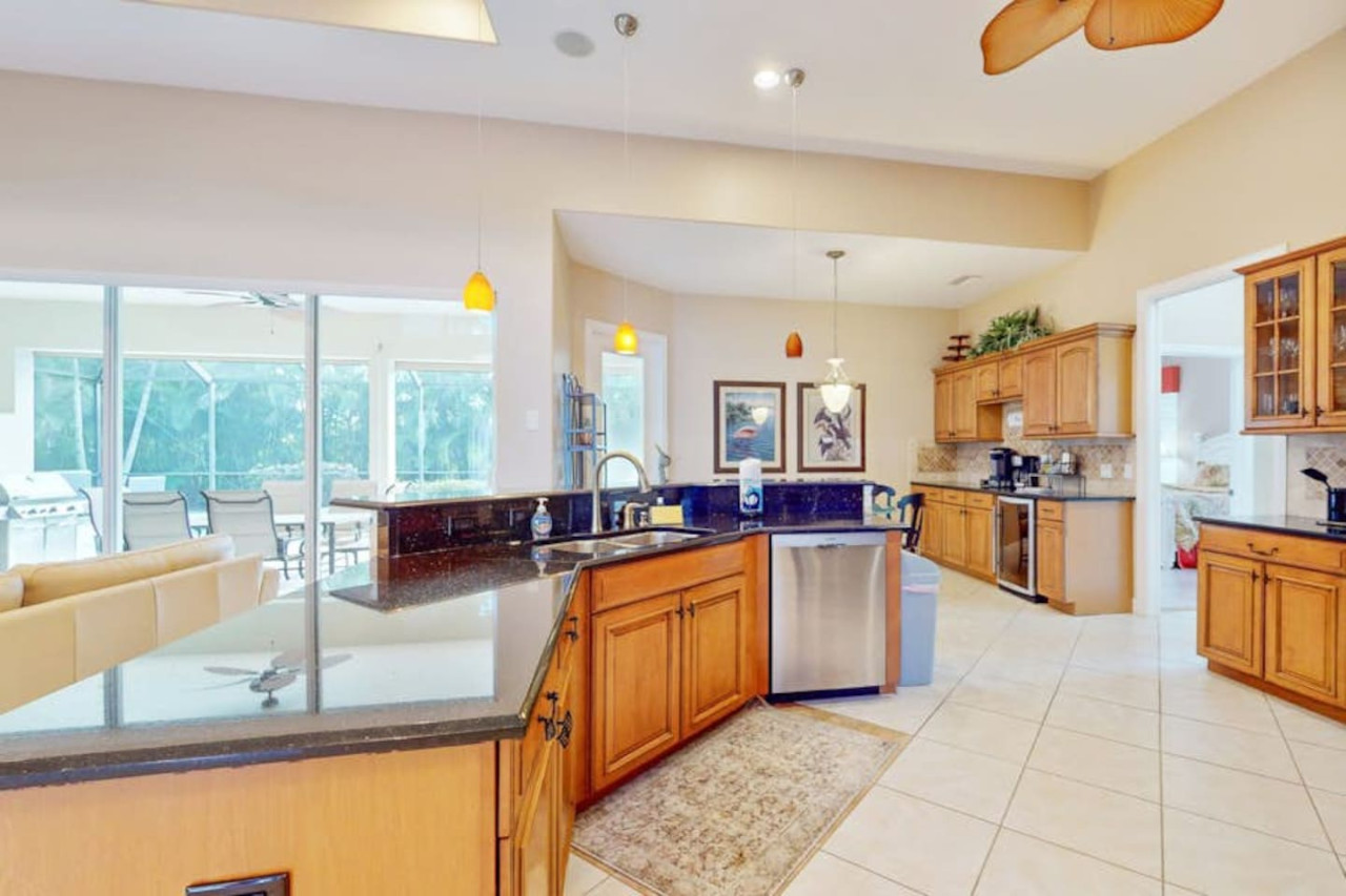 Villa Cape Casa Royale with a pool. - Cape Coral