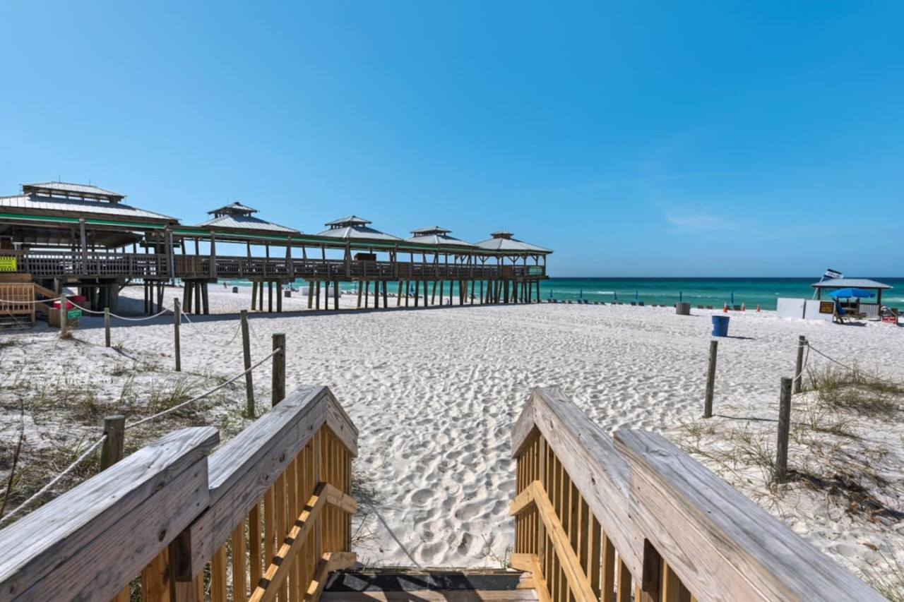 Just Steps to the Beach and Sand!
