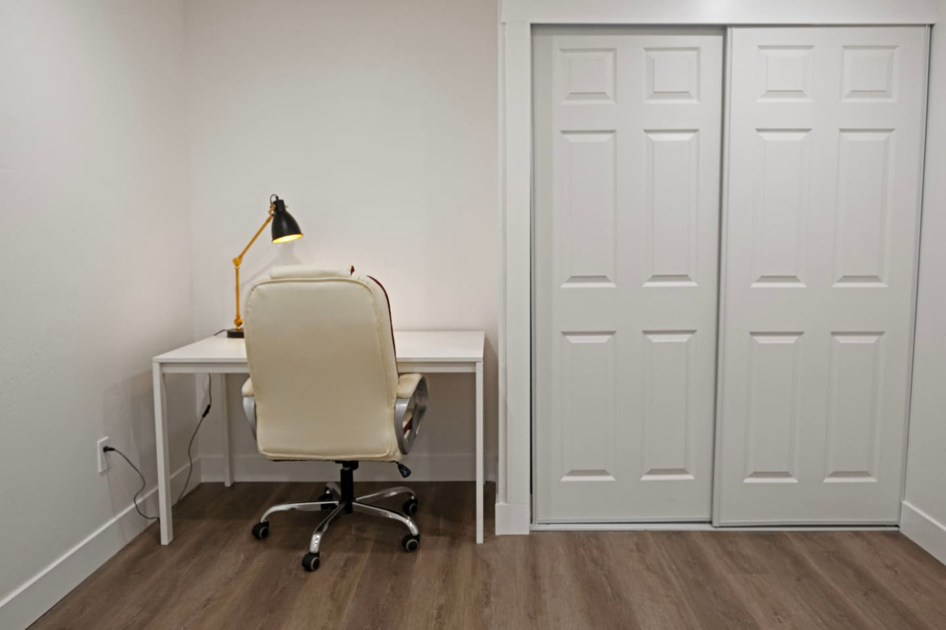 modern-ski-house-or-office-space-and-sunset-views/