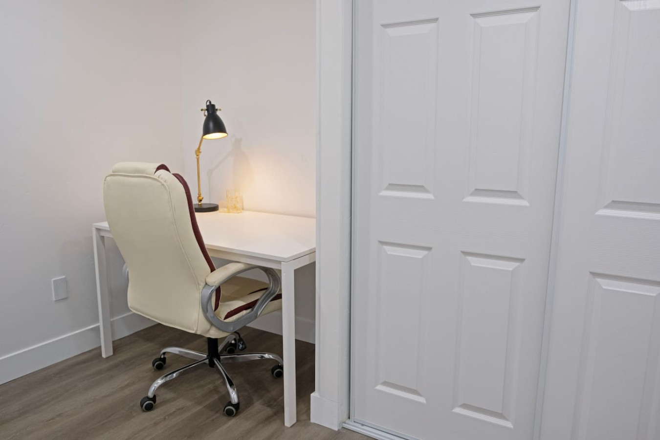 modern-ski-house-or-office-space-and-sunset-views/