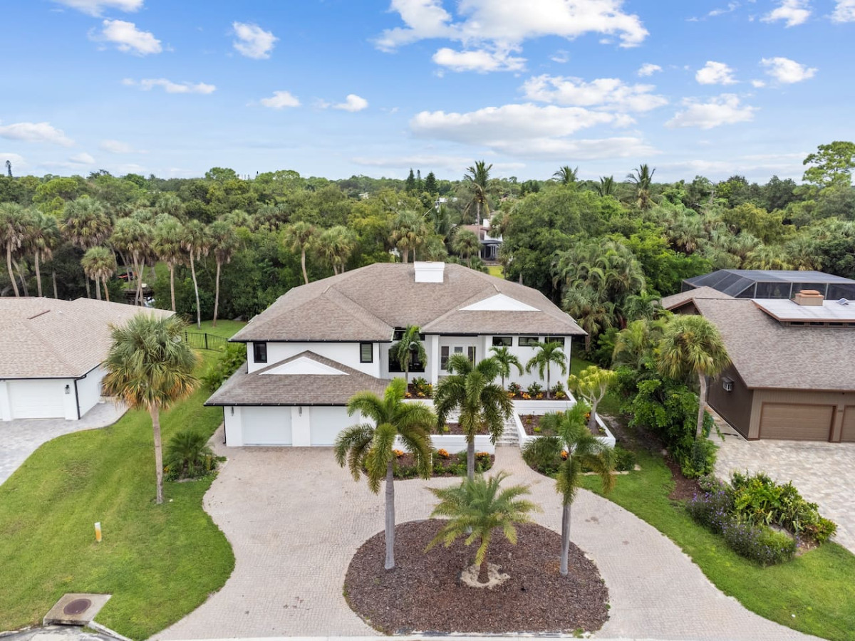 luxurious-naples-retreat/