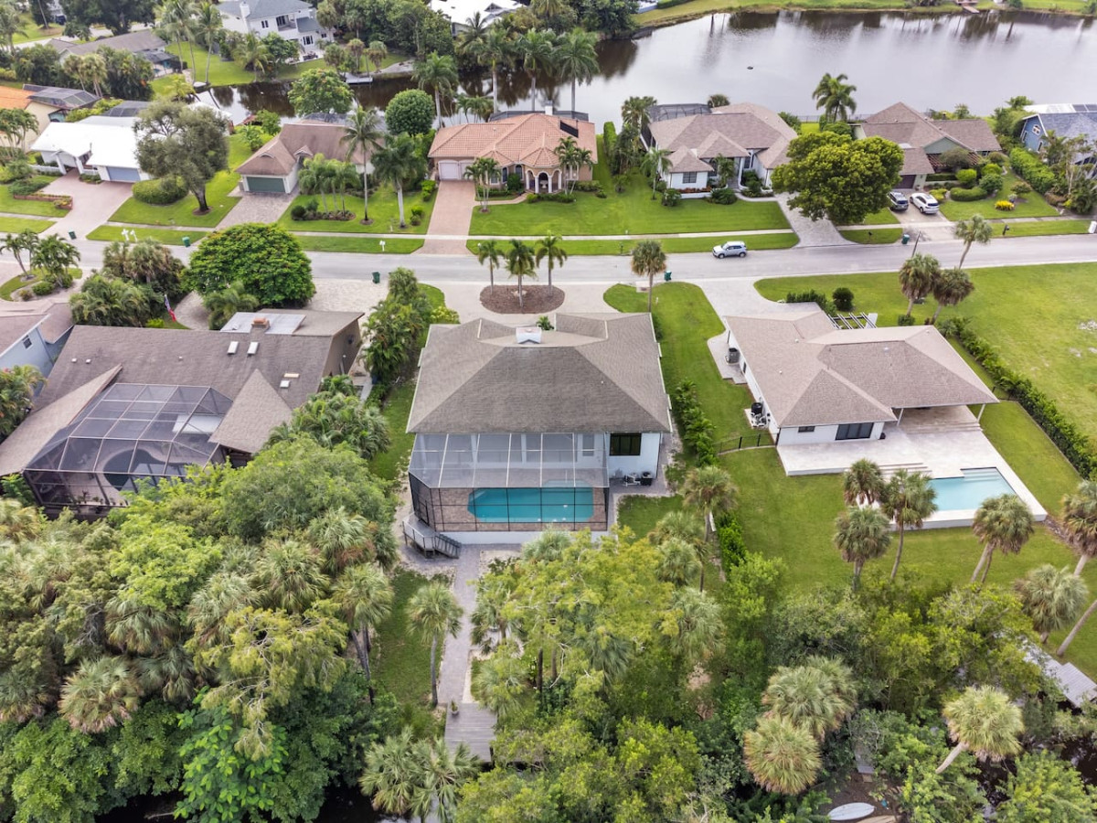 luxurious-naples-retreat/