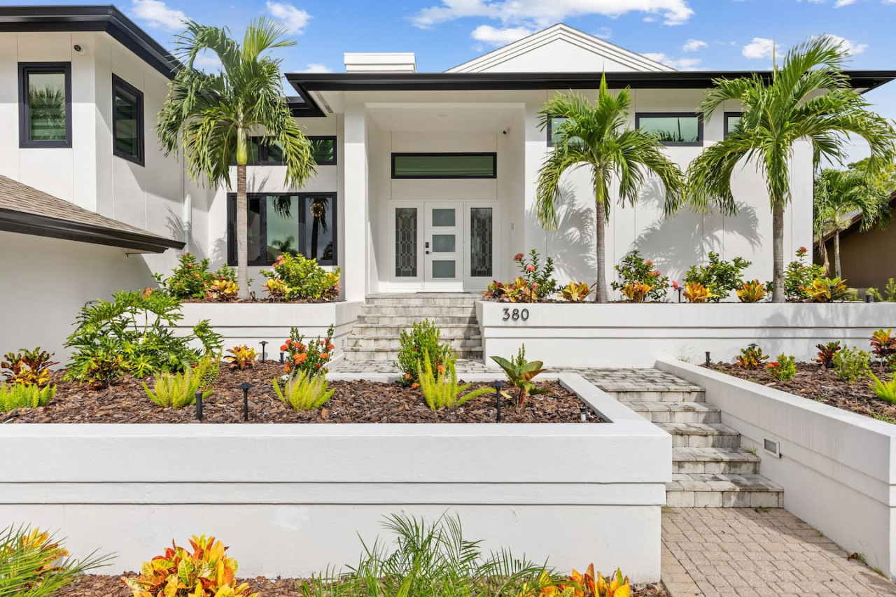 luxurious-naples-retreat/