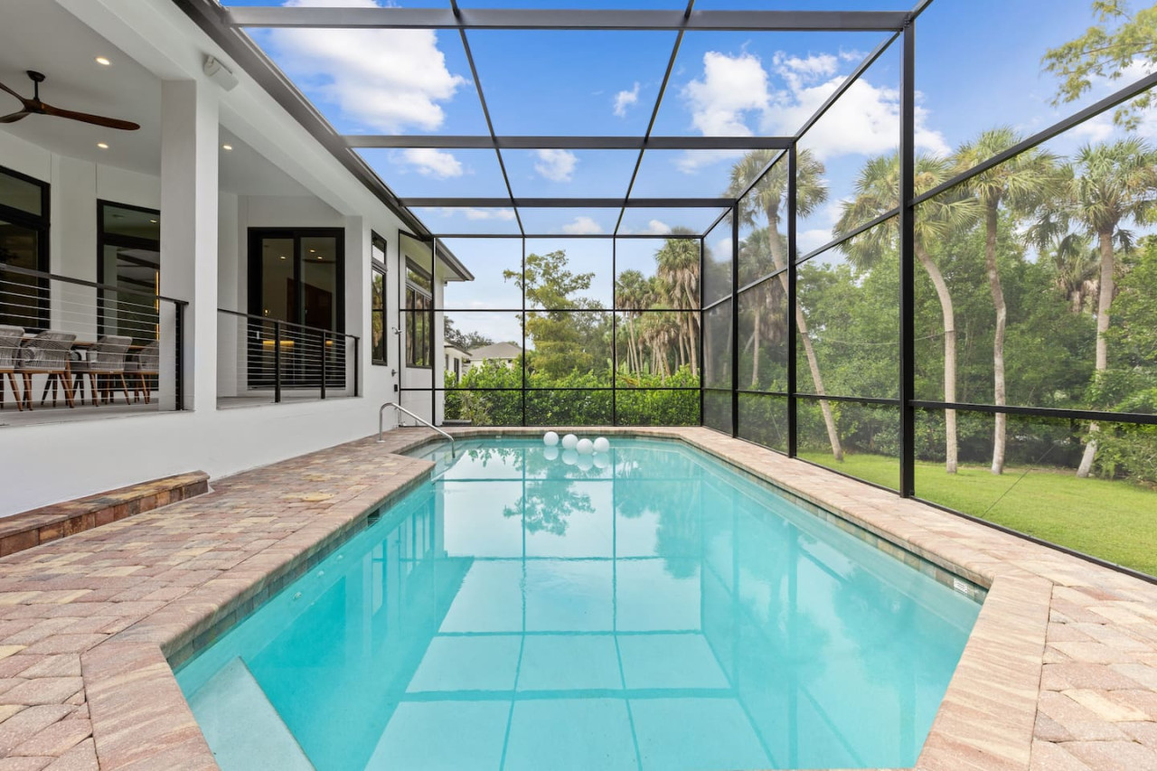 luxurious-naples-retreat/