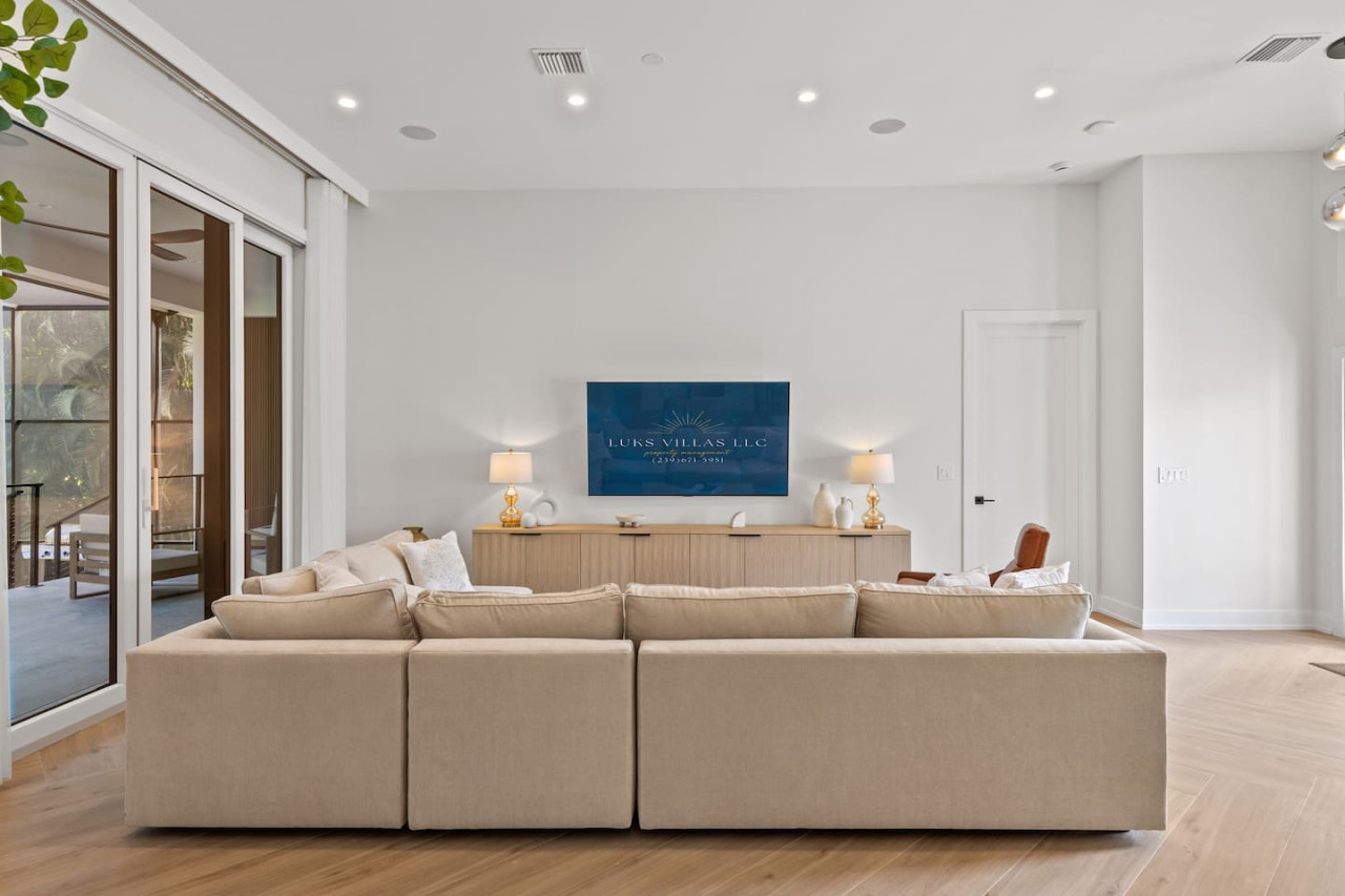 luxurious-naples-retreat/