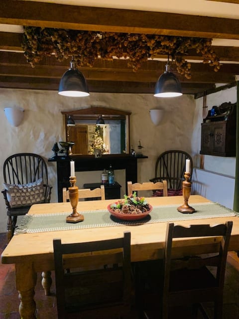 Secluded Mountain Stay - Stunning Views of Eryri
