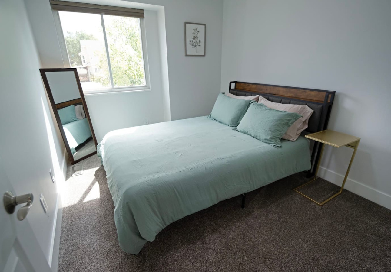 modern-3br-ski-house-or-sunset-views-and-hot-tub/