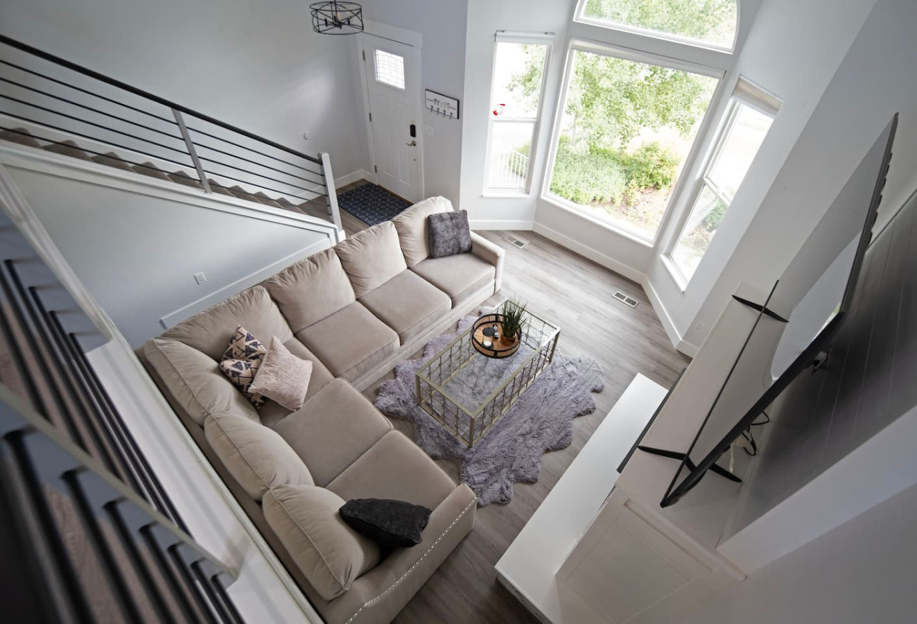 modern-3br-ski-house-or-sunset-views-and-hot-tub/