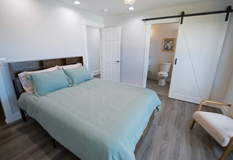 Modern 3BR Ski House | Sunset Views & Hot Tub