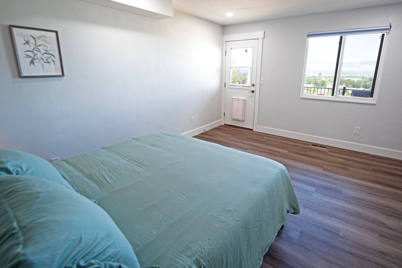 modern-3br-ski-house-or-sunset-views-and-hot-tub/