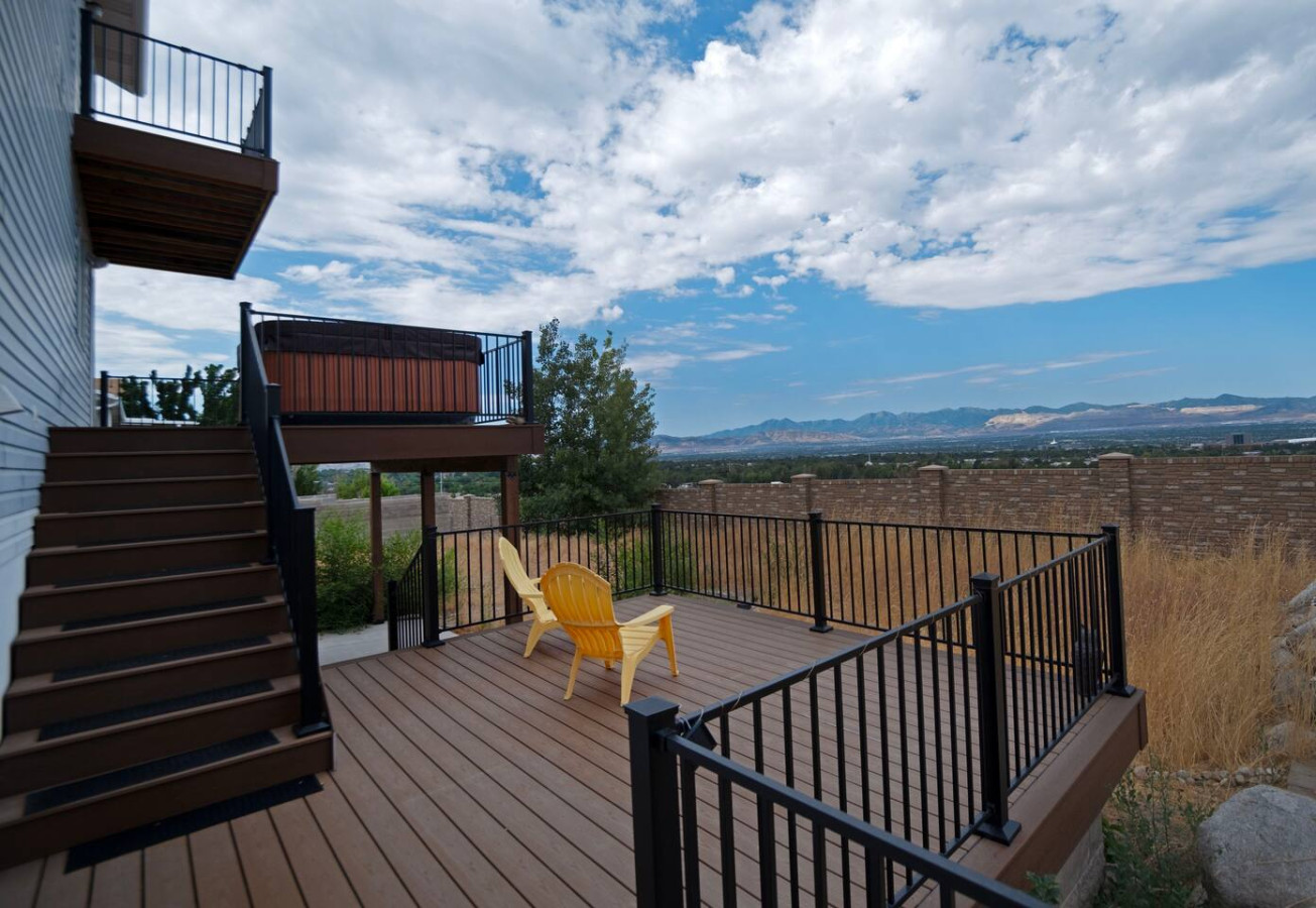 Modern 3BR Ski House | Sunset Views & Hot Tub - Sandy