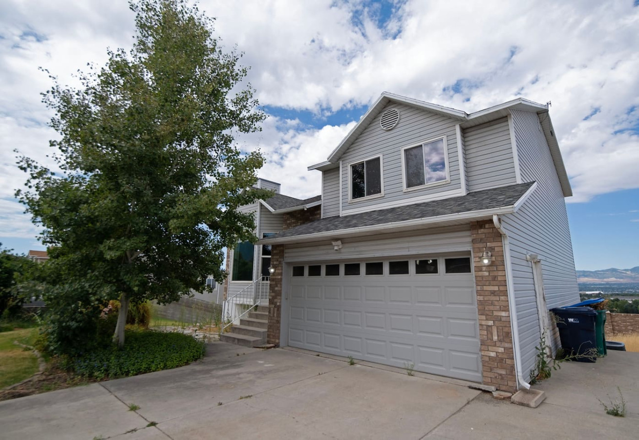 Modern 3BR Ski House | Sunset Views & Hot Tub - Sandy