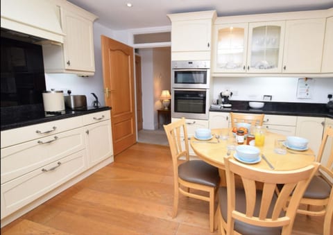 Cosy bungalow in Pembrokeshire