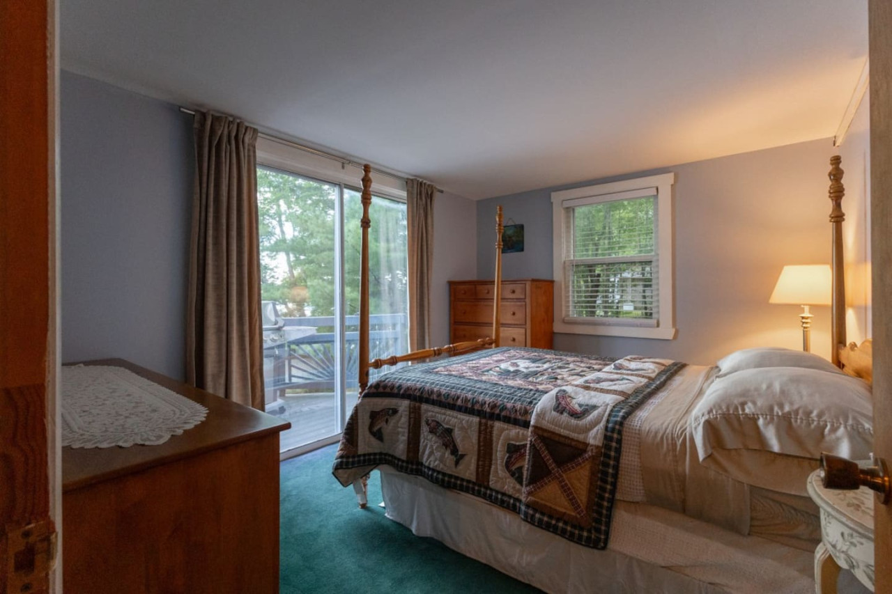 lake-house-getaway-with-rustic-charm-sleeps-11/