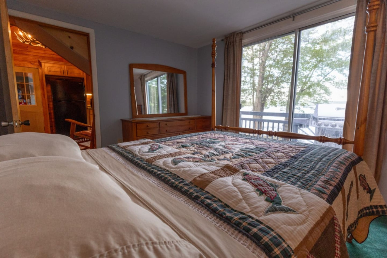 lake-house-getaway-with-rustic-charm-sleeps-11/