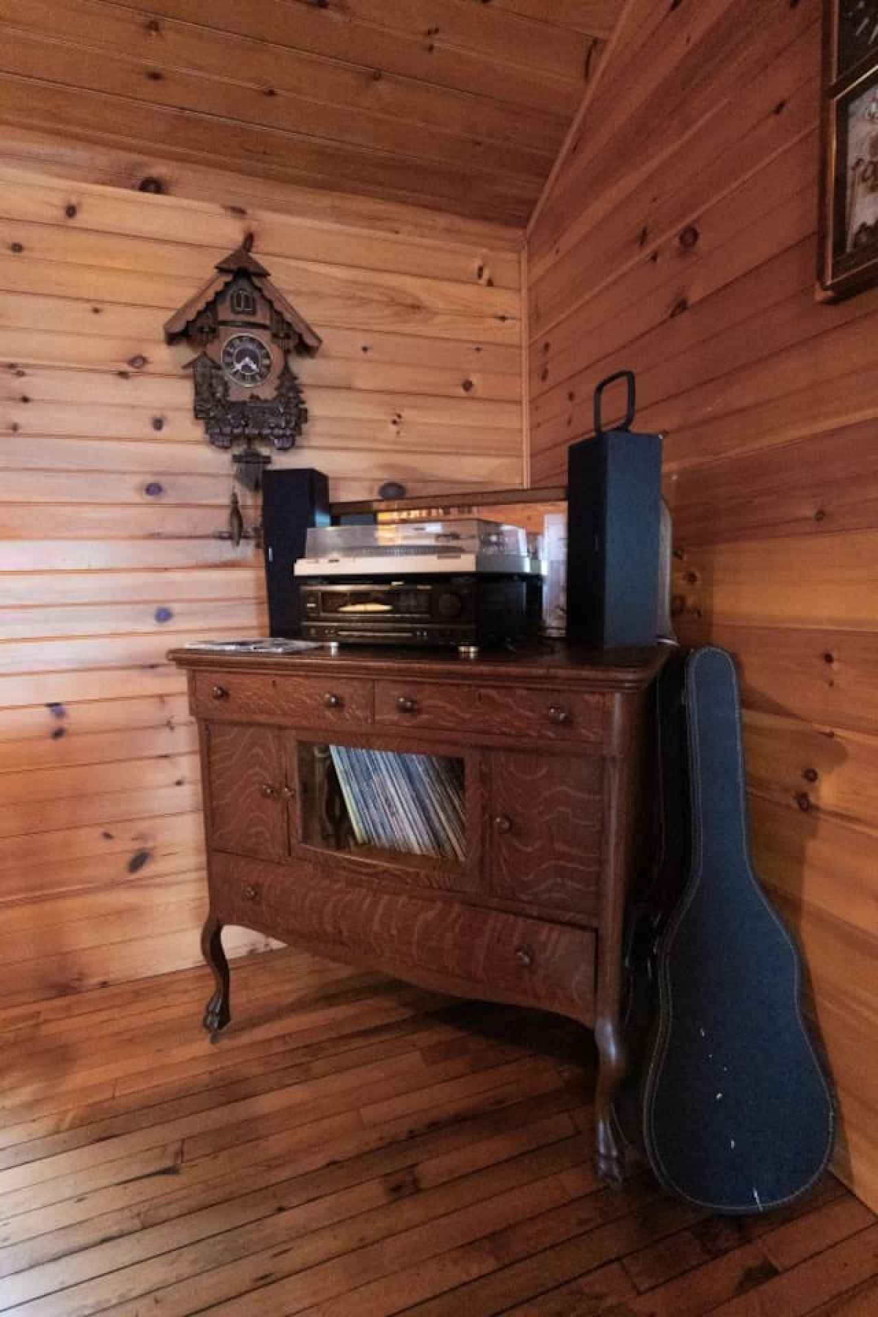 lake-house-getaway-with-rustic-charm-sleeps-11/