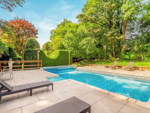 Cowbridge Manor House with outdoor swimming pool