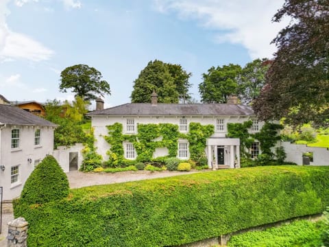 Cowbridge Manor House with outdoor swimming pool