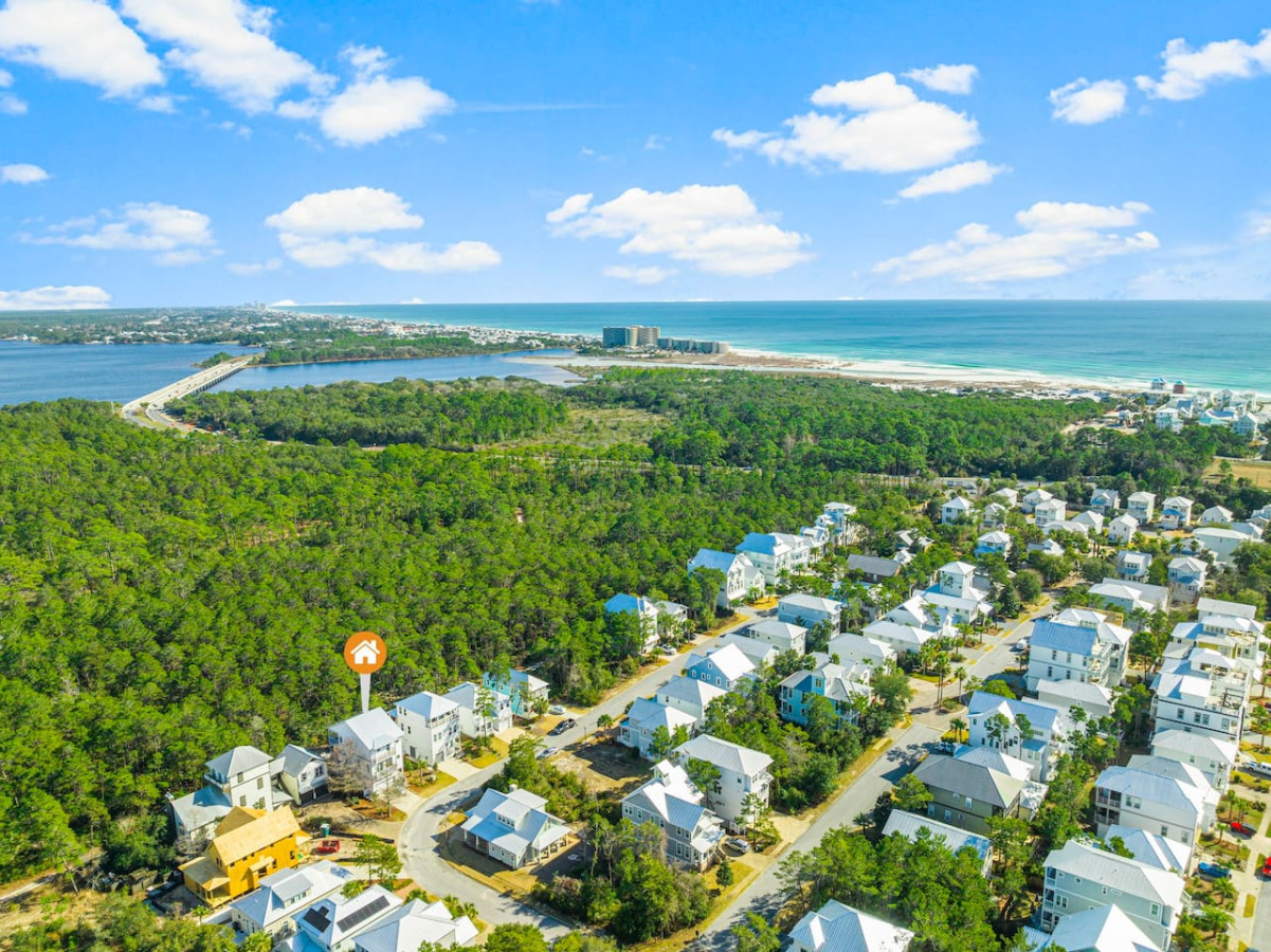 luxury-beach-glam-home:-walkbikegolf-cart-to-pools-beach-30a!-pet-friendly/