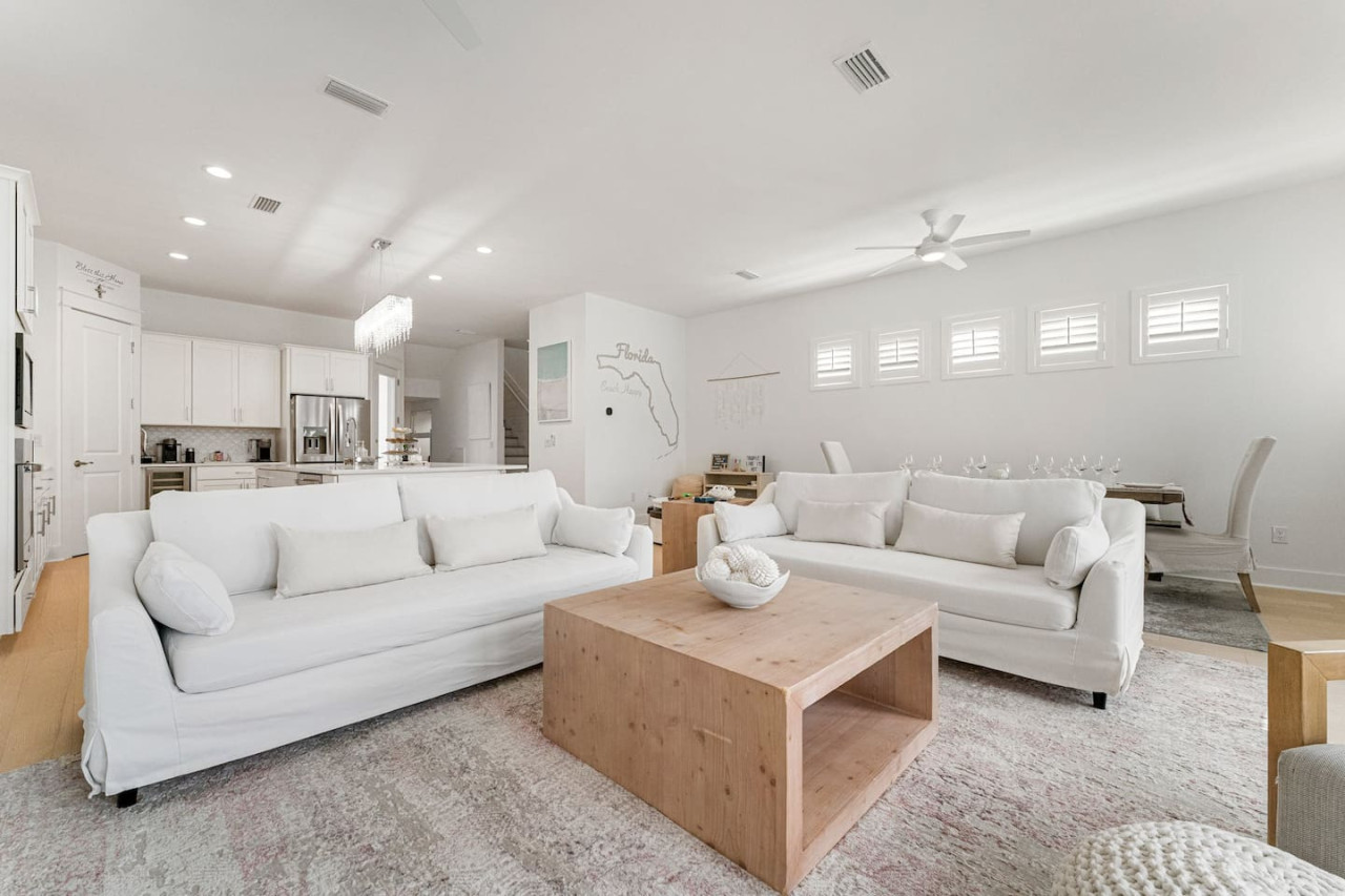 luxury-beach-glam-home:-walkbikegolf-cart-to-pools-beach-30a!-pet-friendly/