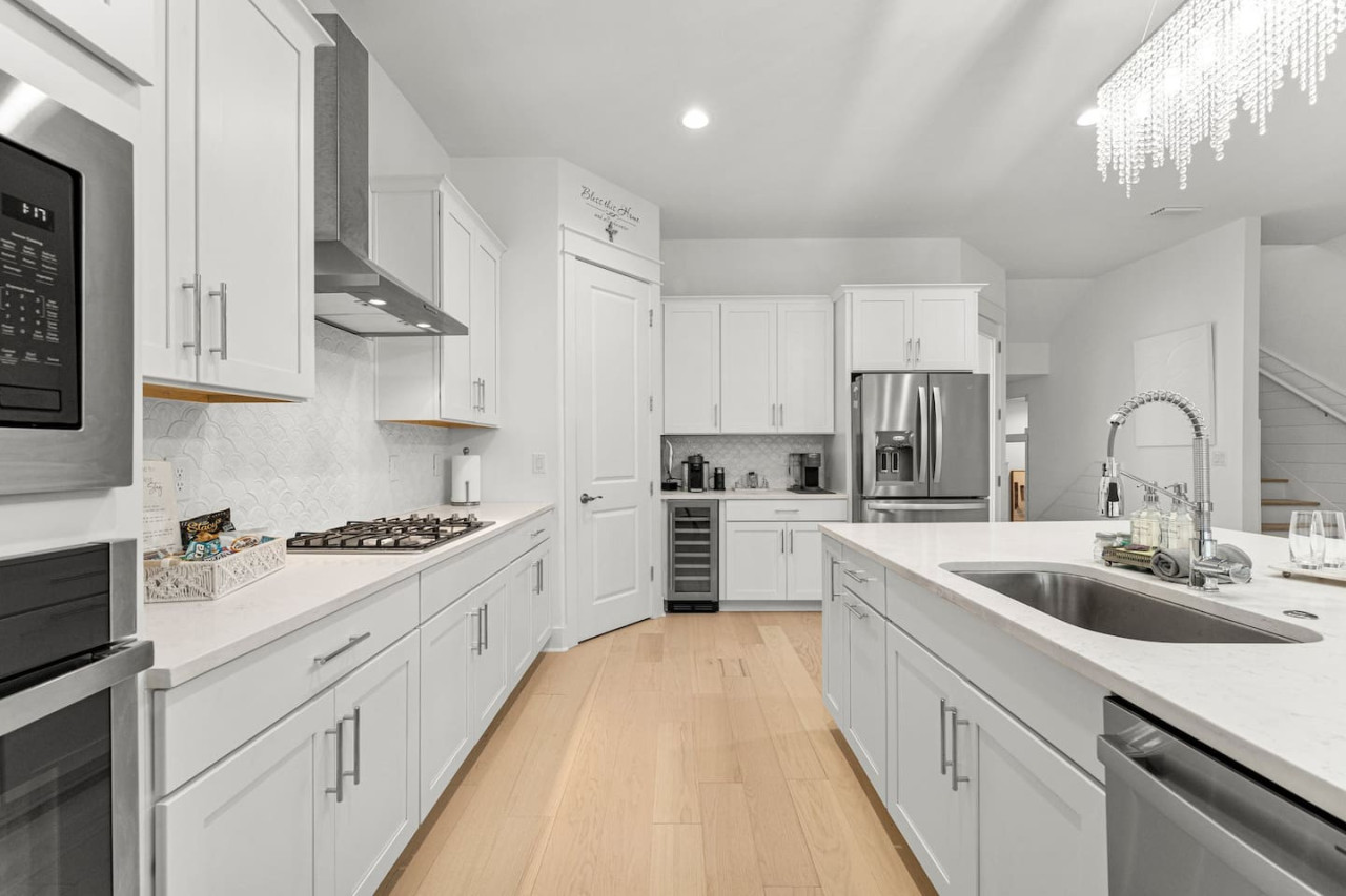 luxury-beach-glam-home:-walkbikegolf-cart-to-pools-beach-30a!-pet-friendly/