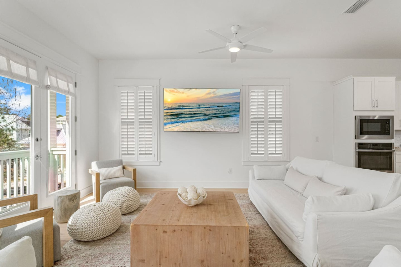 luxury-beach-glam-home:-walkbikegolf-cart-to-pools-beach-30a!-pet-friendly/