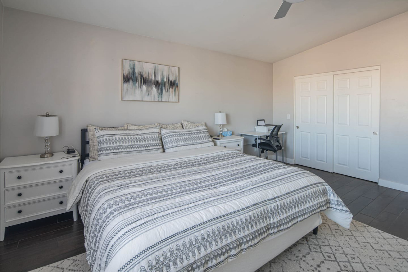 Luxe Avondale Escape - 4 BR, Sleeps 12 - Avondale