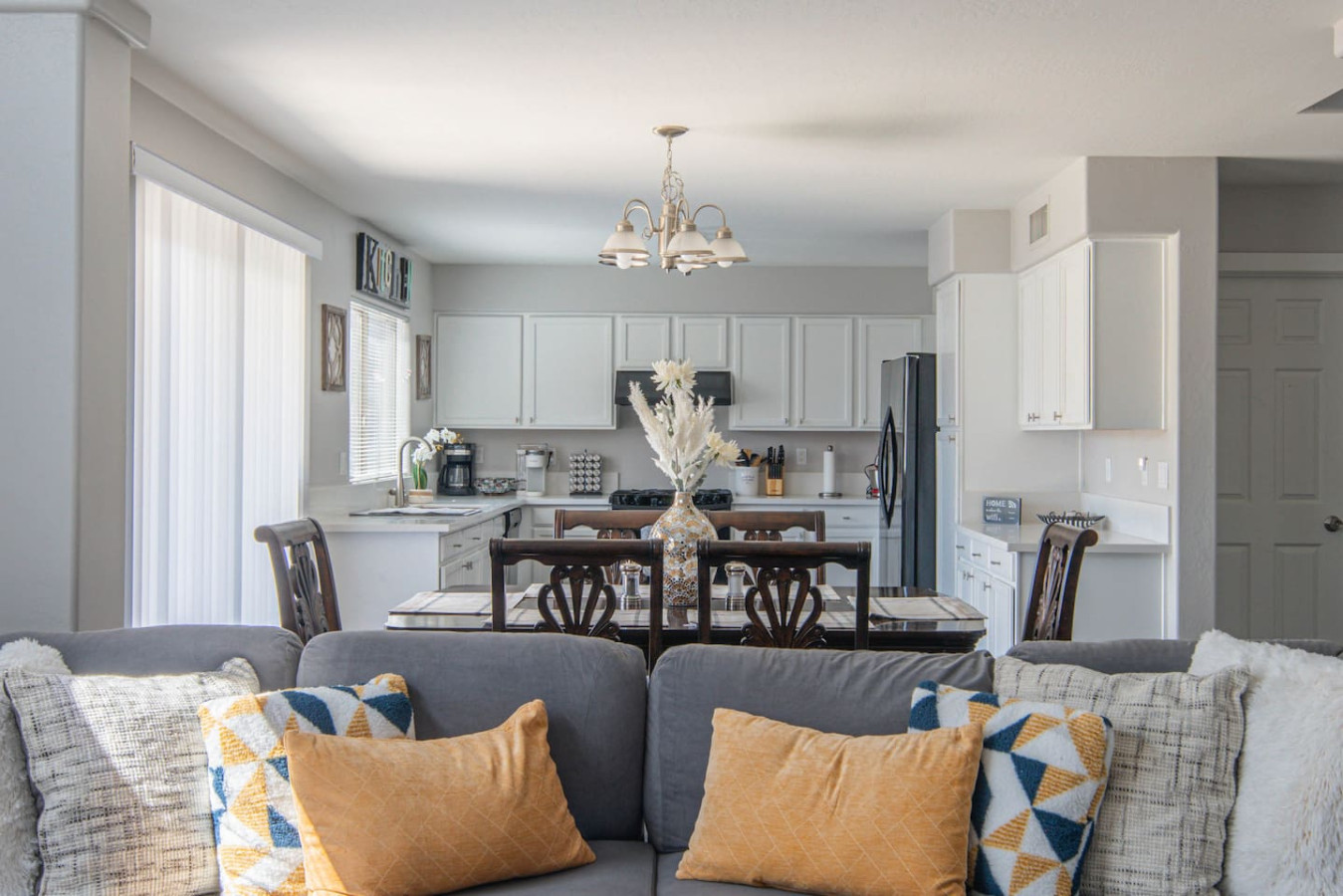 Luxe Avondale Escape - 4 BR, Sleeps 12 - Avondale