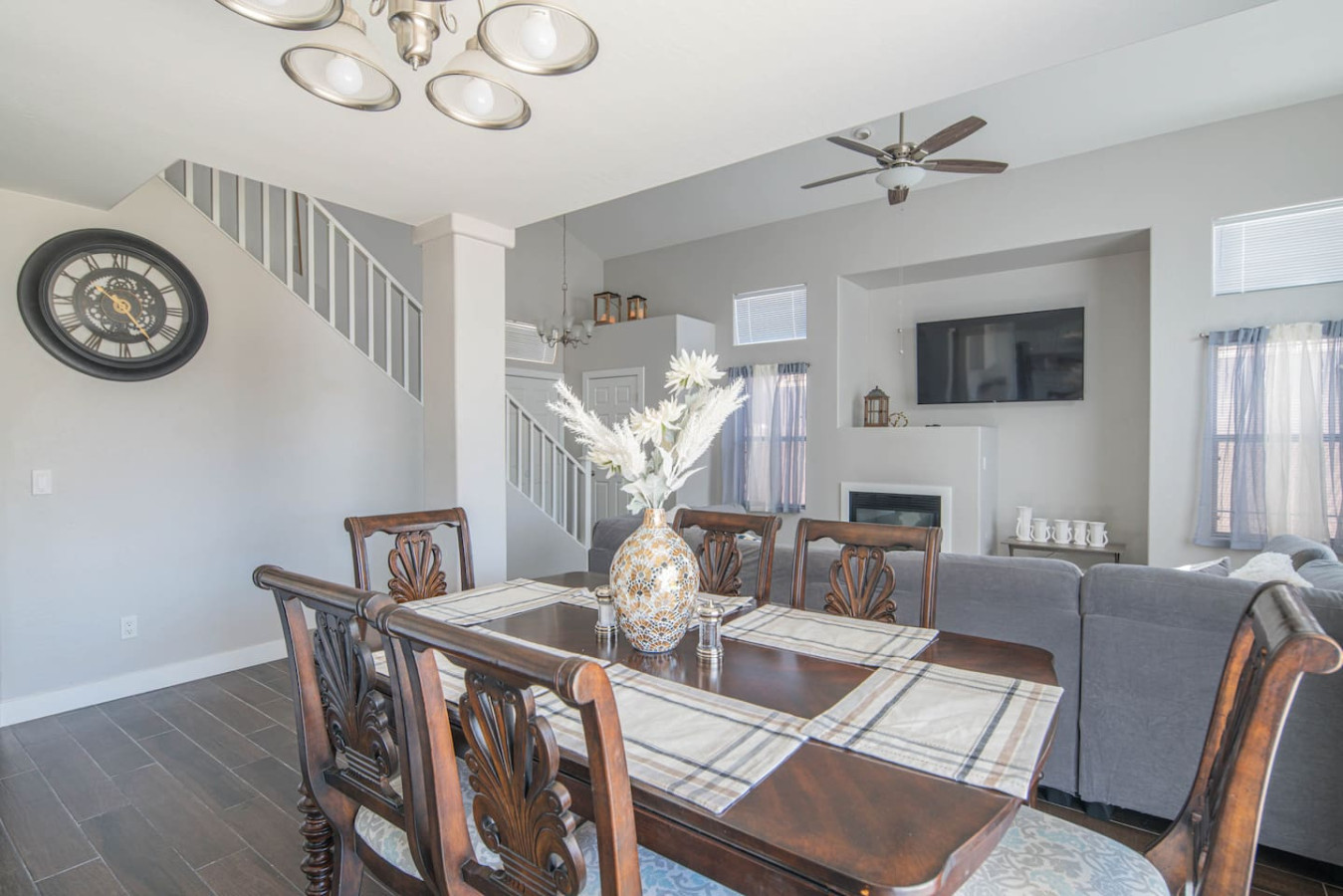 Luxe Avondale Escape - 4 BR, Sleeps 12 - Avondale