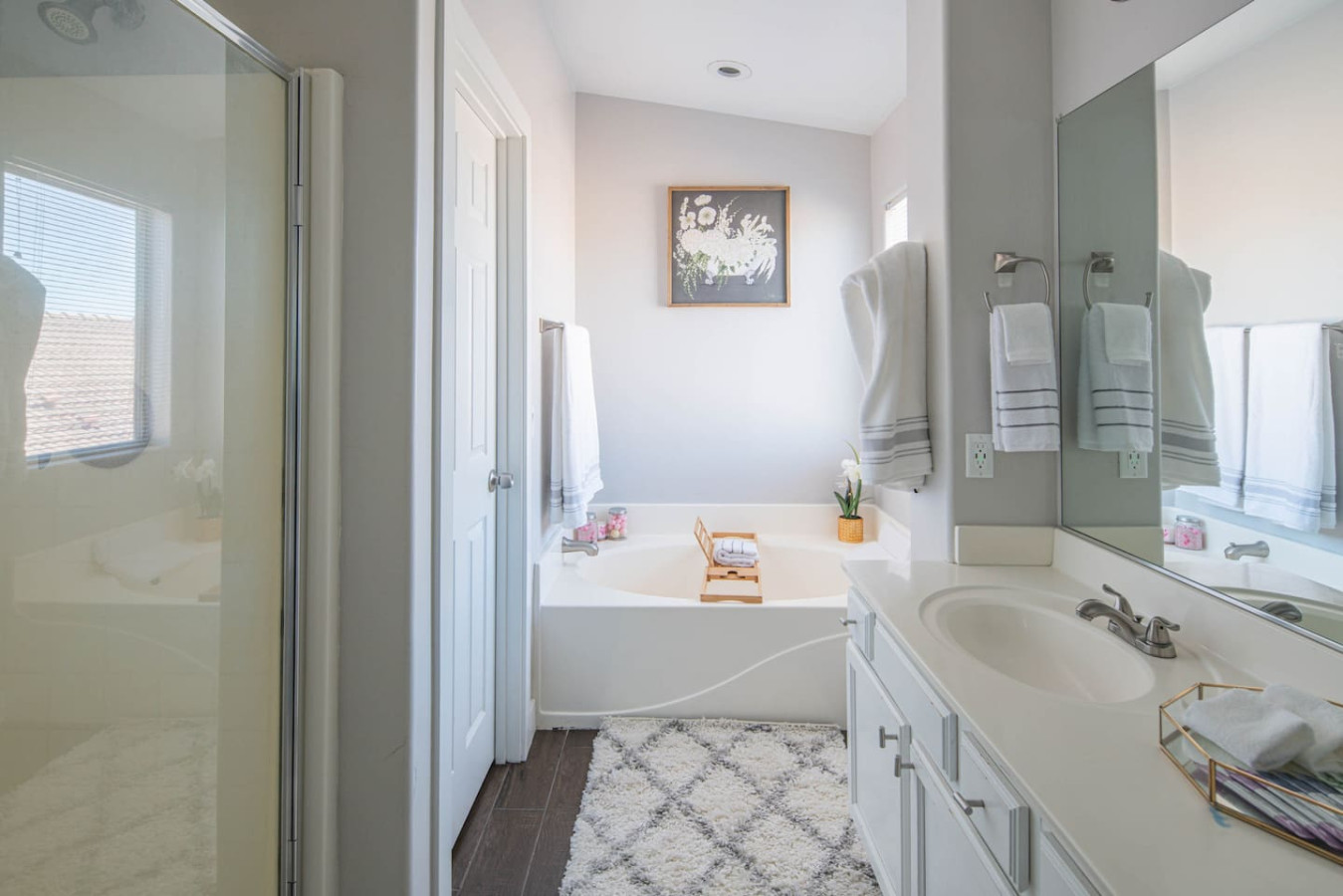 Luxe Avondale Escape - 4 BR, Sleeps 12 - Avondale