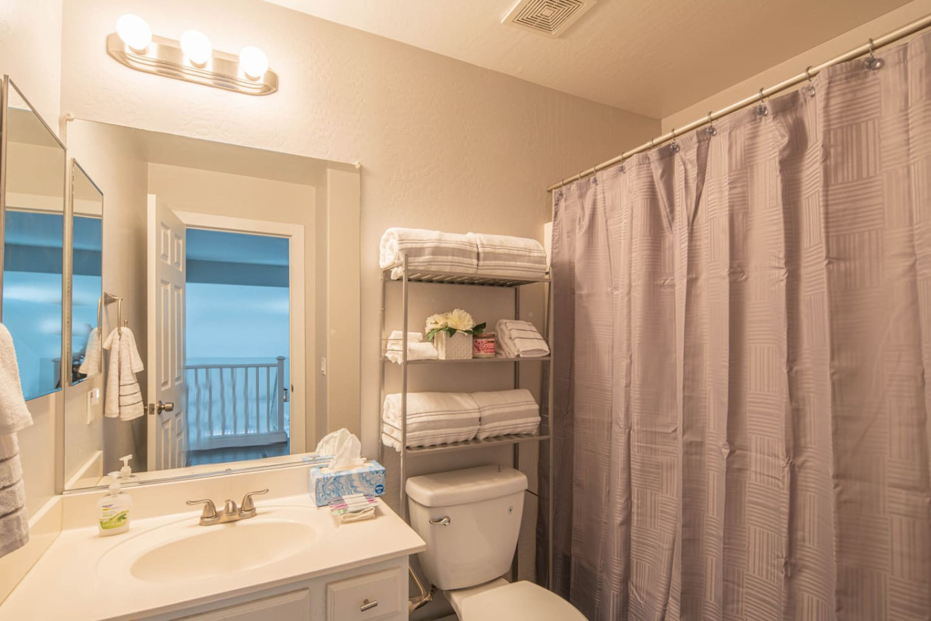 Luxe Avondale Escape - 4 BR, Sleeps 12 - Avondale