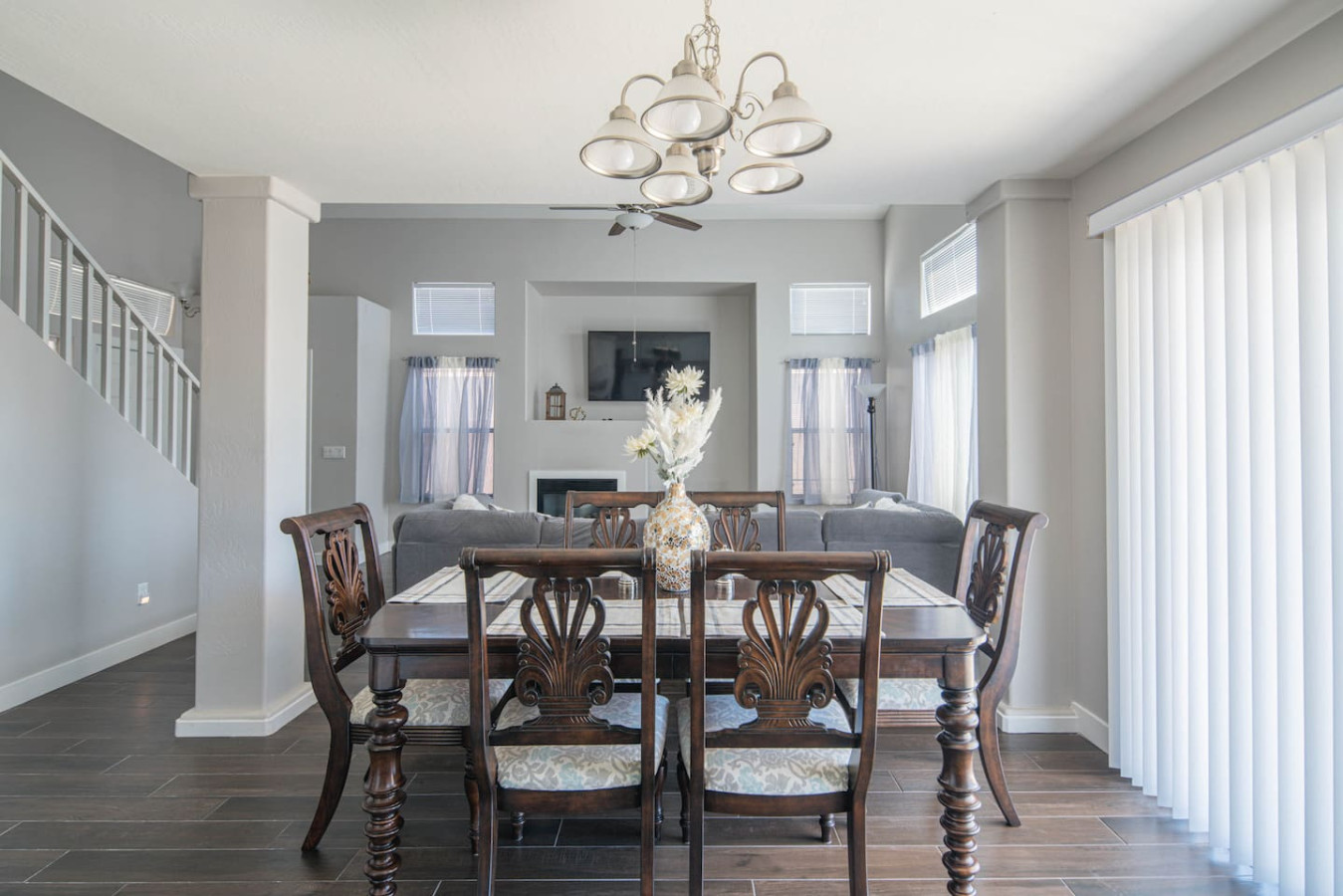 Luxe Avondale Escape - 4 BR, Sleeps 12 - Avondale