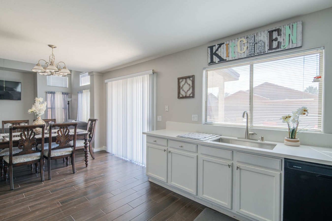 Luxe Avondale Escape - 4 BR, Sleeps 12 - Avondale