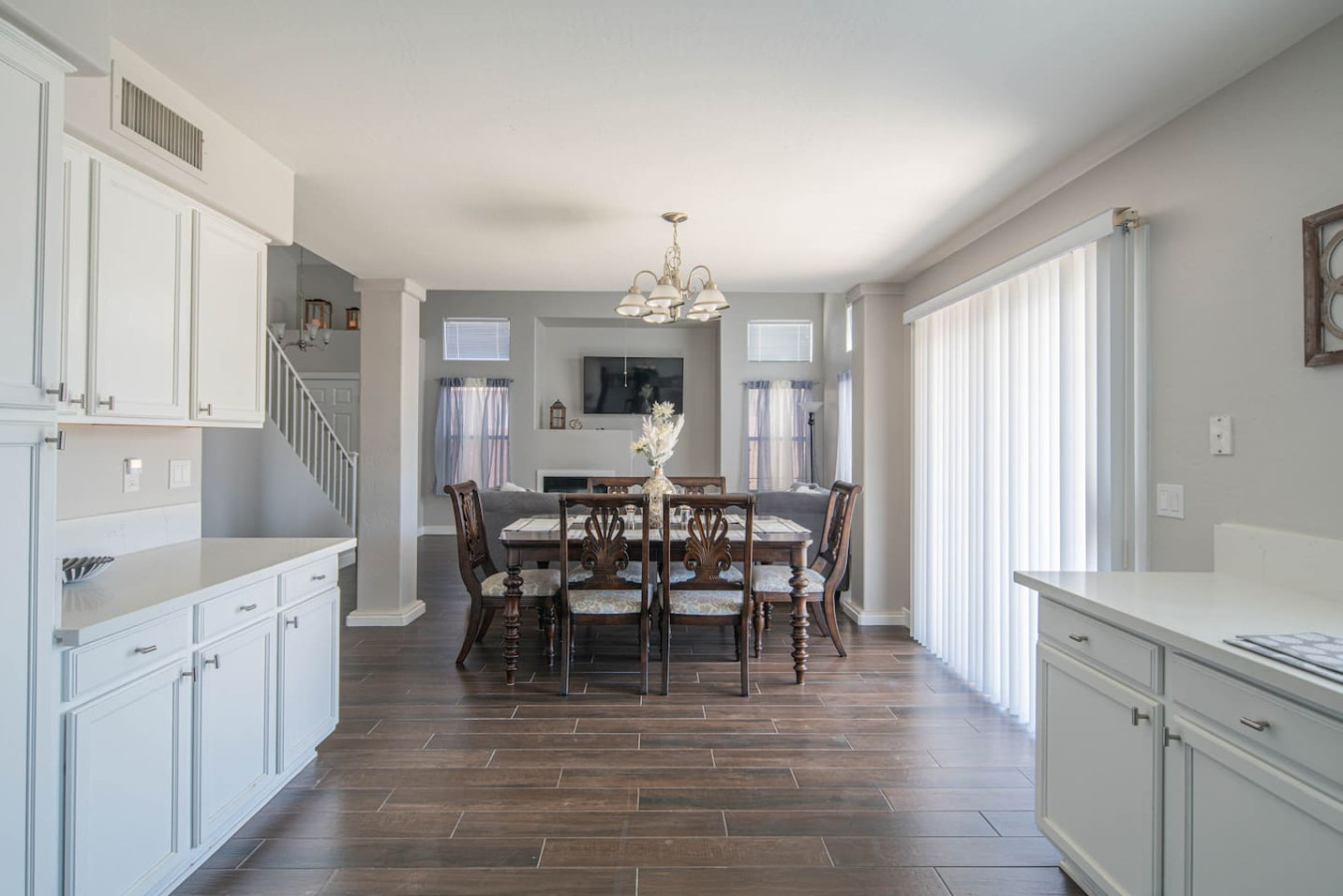 Luxe Avondale Escape - 4 BR, Sleeps 12 - Avondale