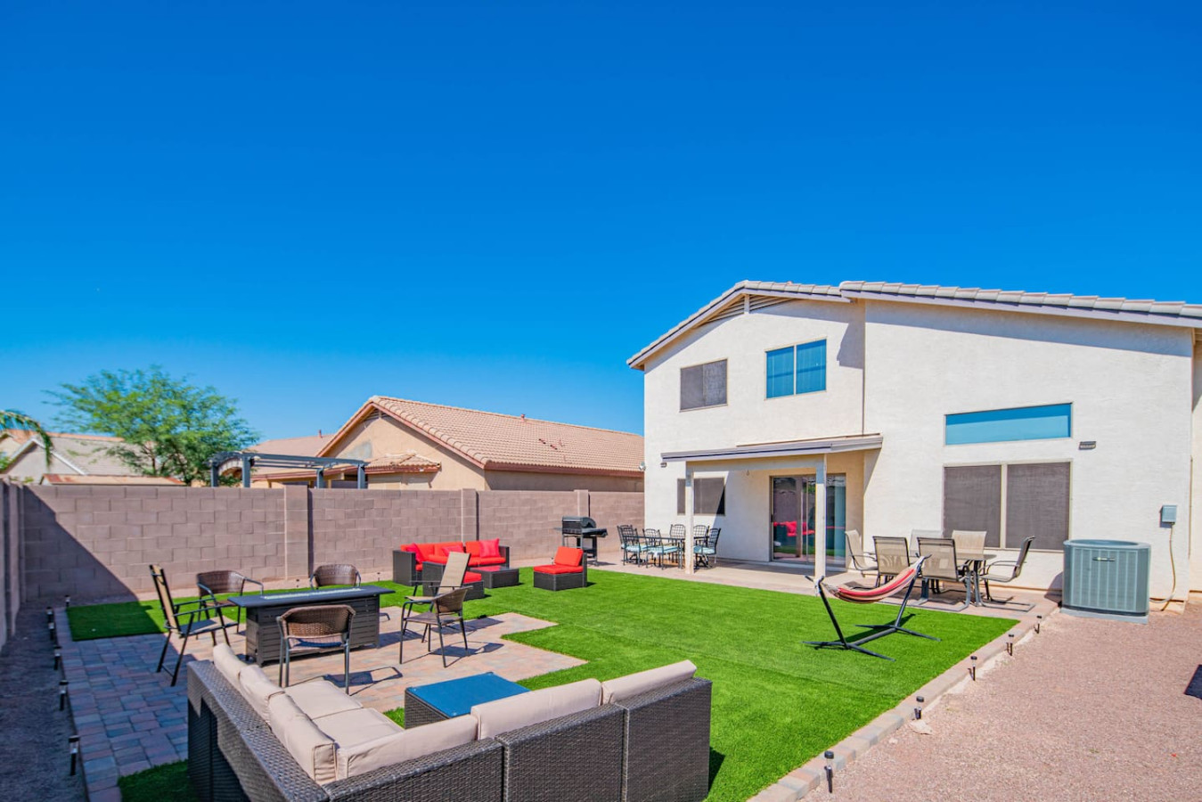 Luxe Avondale Escape - 4 BR, Sleeps 12 - Avondale