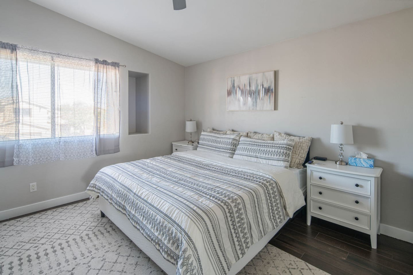 Luxe Avondale Escape - 4 BR, Sleeps 12 - Avondale