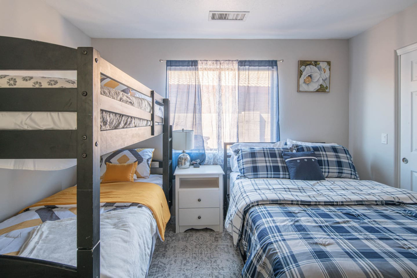 Luxe Avondale Escape - 4 BR, Sleeps 12 - Avondale