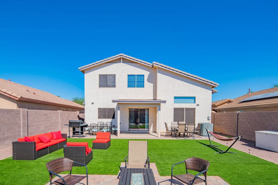 Luxe Avondale Escape - 4 BR, Sleeps 12 - Avondale
