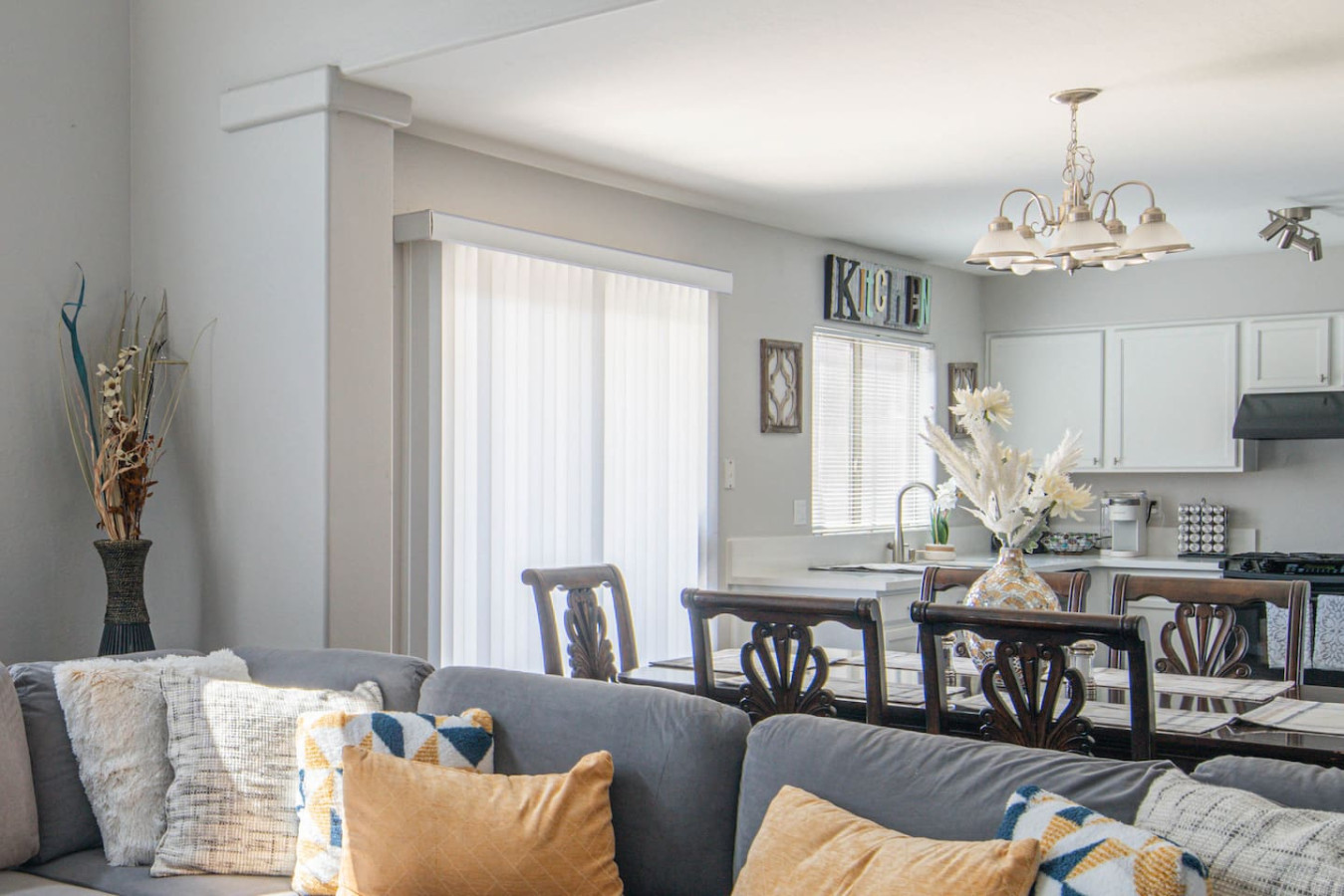 Luxe Avondale Escape - 4 BR, Sleeps 12 - Avondale